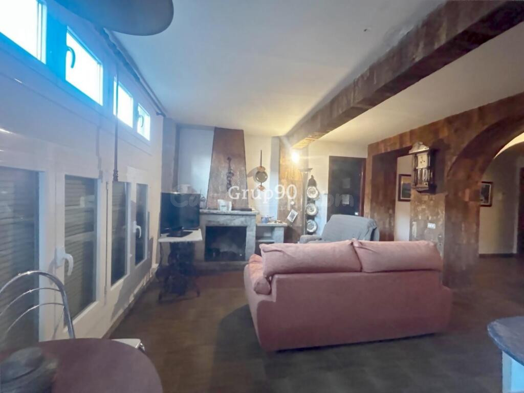 Casa de pueblo única en Artesa de Lleida + local + almacén - foto 9