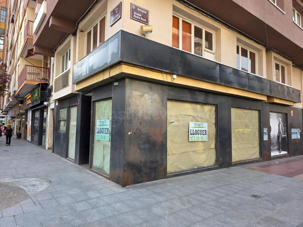Local comercial en alquiler en Plaça Ricard Vinyes – Lleida