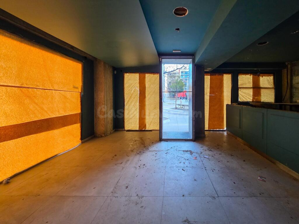 Local comercial en alquiler en Plaça Ricard Vinyes – Lleida - foto 3