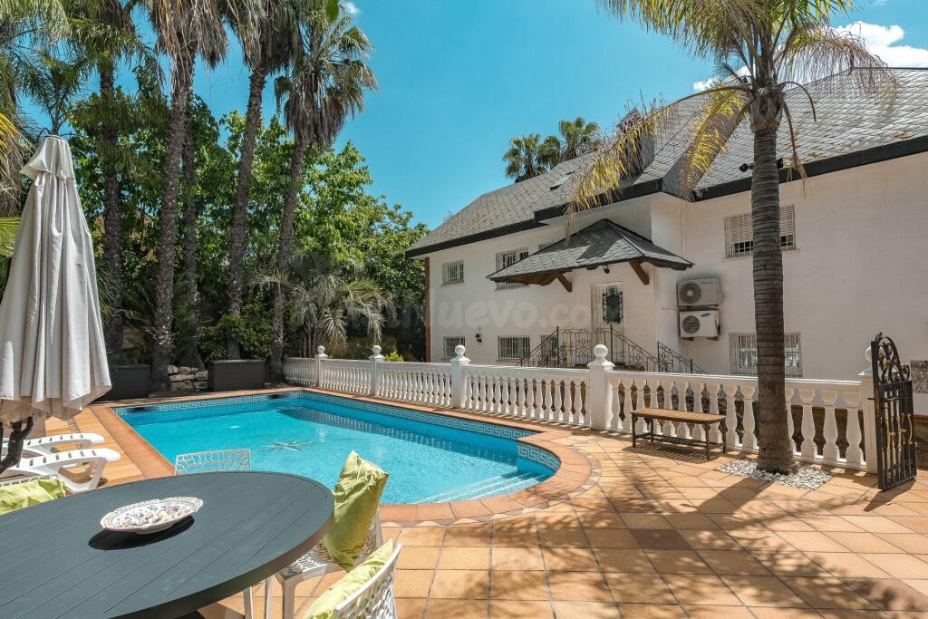 Villa de lujo con jardín y piscina en Fontpineda - foto 4