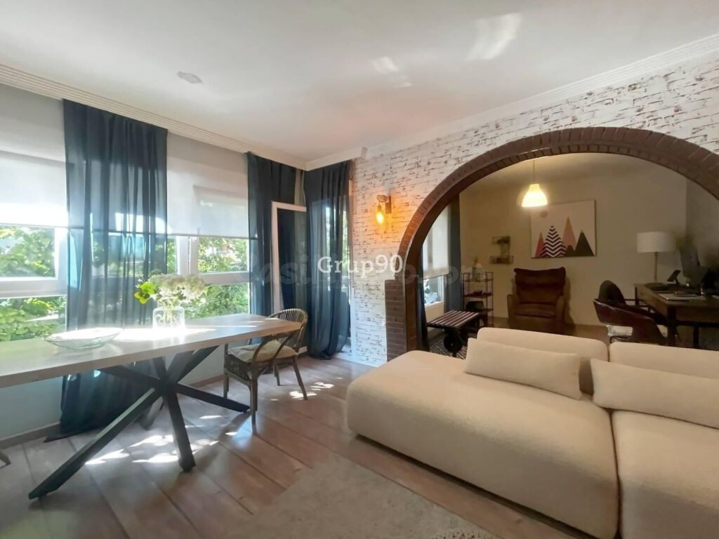 ¡VIVE EN EL CORAZÓN DE CAPPONT! Piso semireformado de 3 habi - foto 2