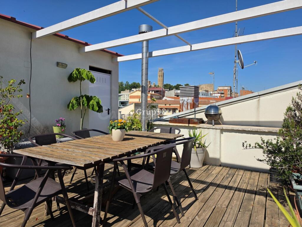 CASA CON DESPACHO PROFESIONAL EN EL CENTRO - foto 5