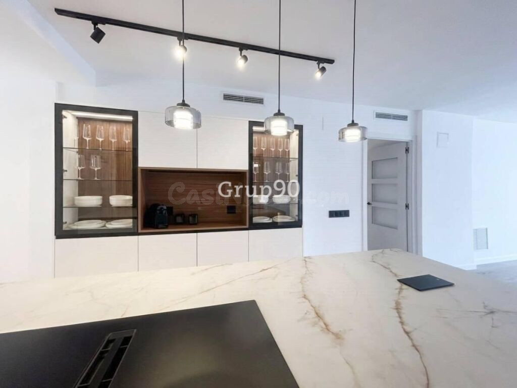 Piso señorial reformado a estrenar en Av. Madrid – Centro de - foto 16