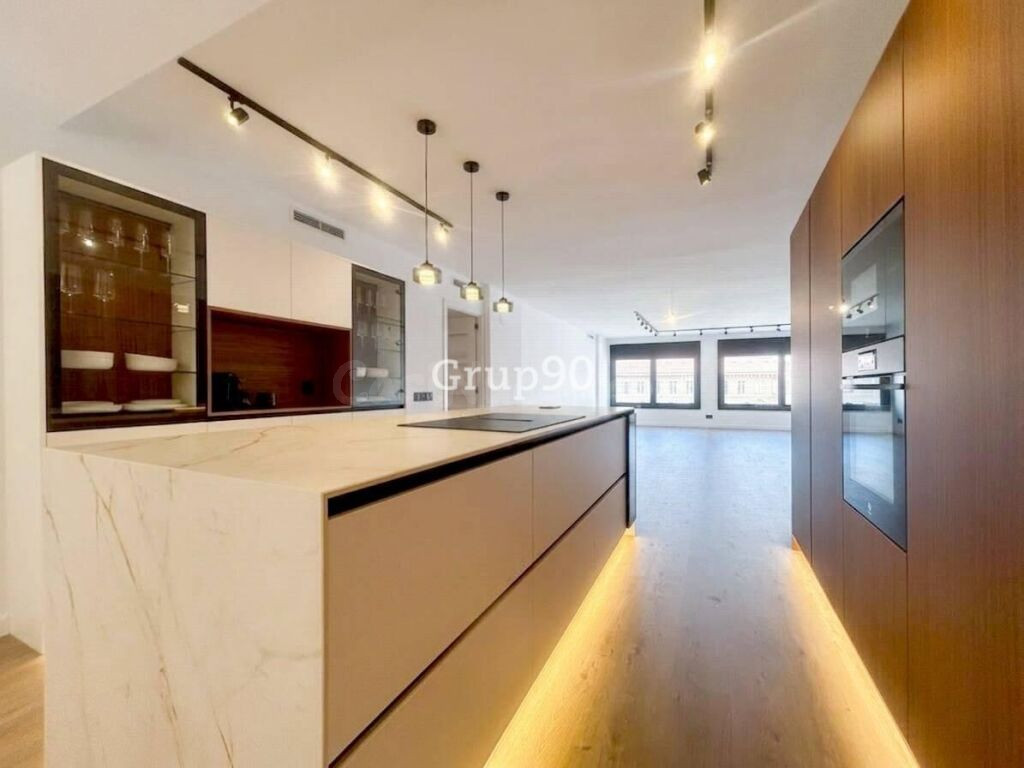 Piso señorial reformado a estrenar en Av. Madrid – Centro de - foto 17