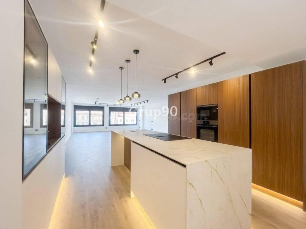 Piso señorial reformado a estrenar en Av. Madrid – Centro de - foto 5