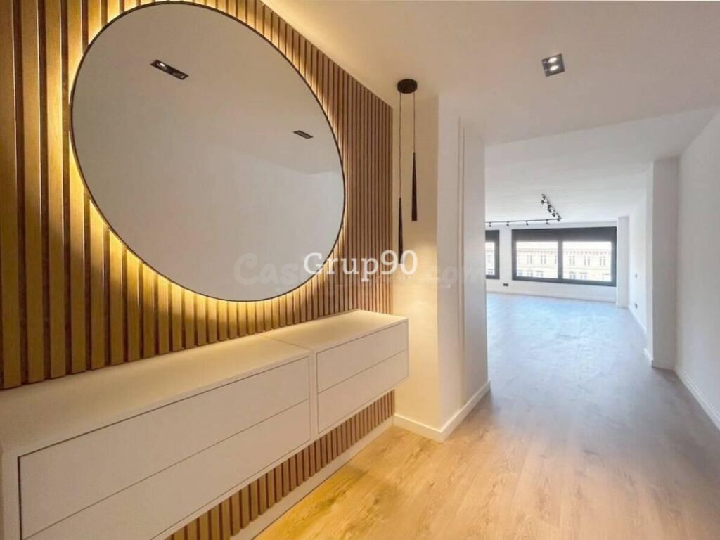 Piso señorial reformado a estrenar en Av. Madrid – Centro de - foto 10