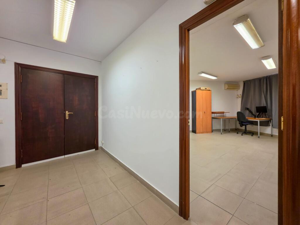 Gran Oficina céntrica con terraza - foto 17