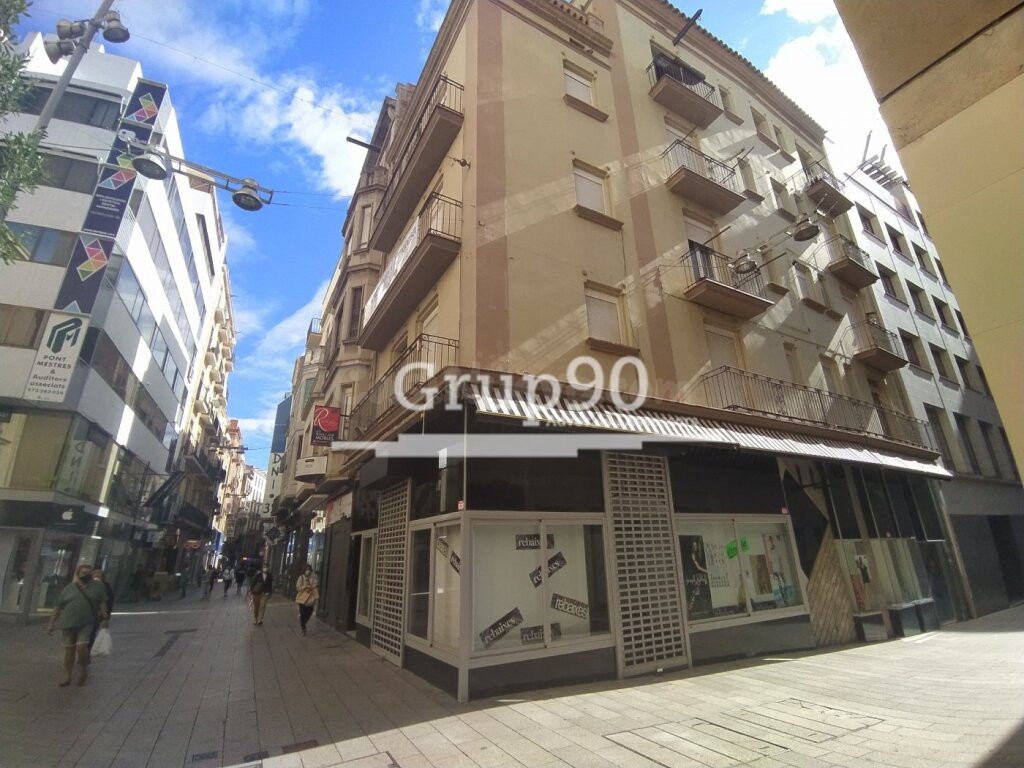 OPORTUNIDAD PARA TU NEGOCIO !! LOCAL EN EL EIX COMERCIAL - foto 2