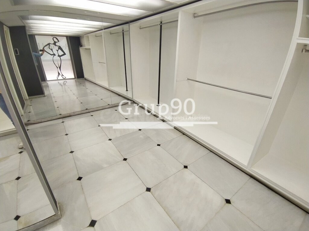 OPORTUNIDAD PARA TU NEGOCIO !! LOCAL EN EL EIX COMERCIAL - foto 11