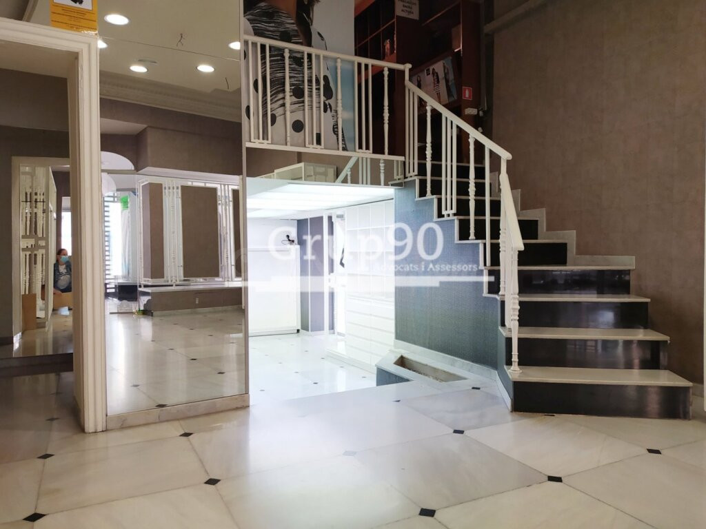 OPORTUNIDAD PARA TU NEGOCIO !! LOCAL EN EL EIX COMERCIAL - foto 4