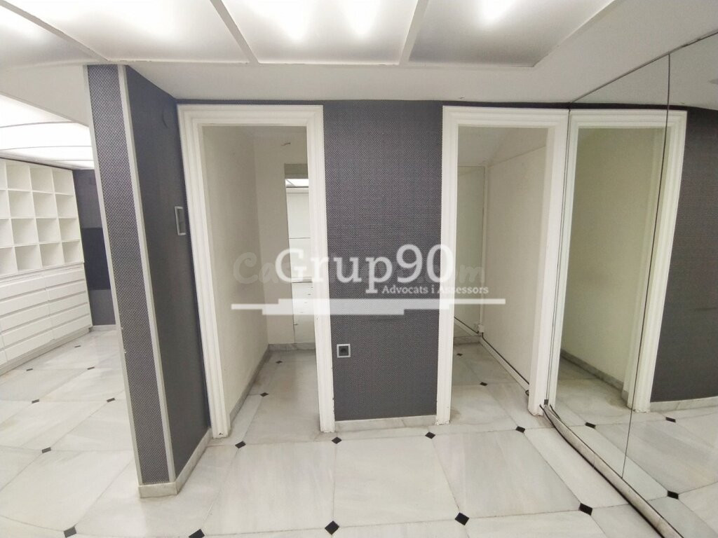 OPORTUNIDAD PARA TU NEGOCIO !! LOCAL EN EL EIX COMERCIAL - foto 10