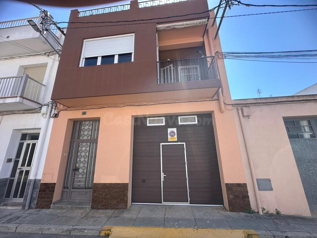 Casa con garaje y patio en el centro de Ulldecona