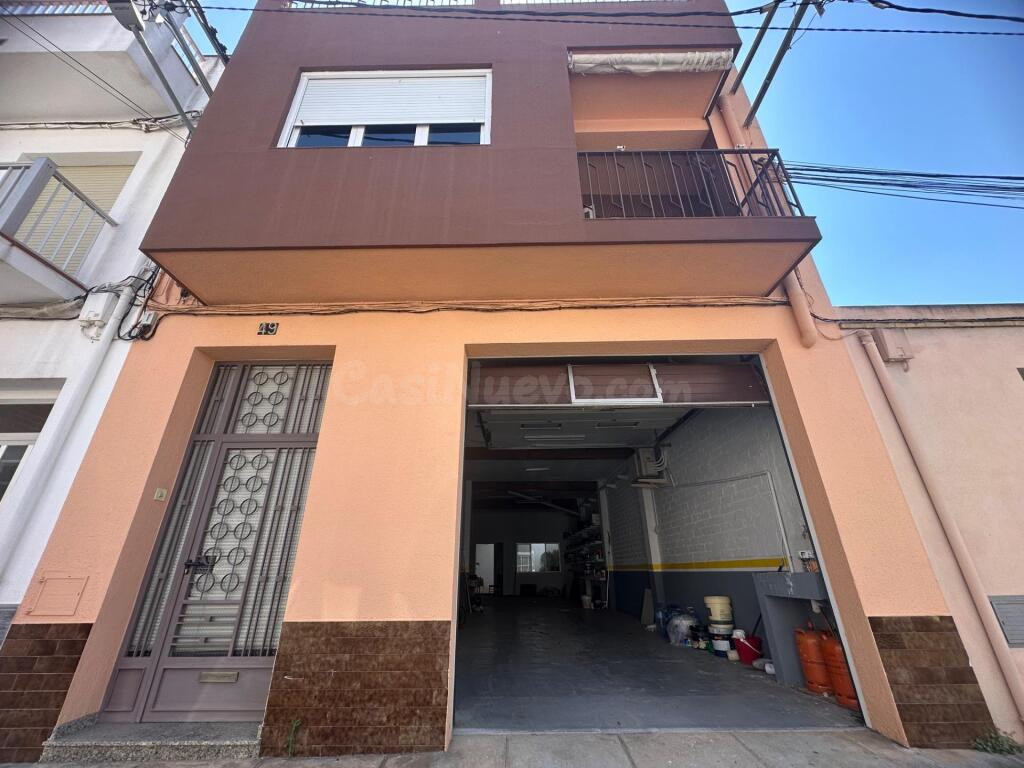 Casa con garaje y patio en el centro de Ulldecona - foto 2