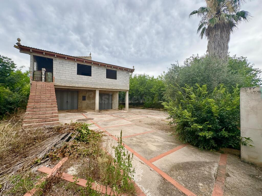 Finca con casa para terminar y nave en Jesús - foto 2