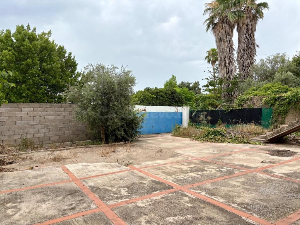 Finca con casa para terminar y nave en Jesús - foto 3