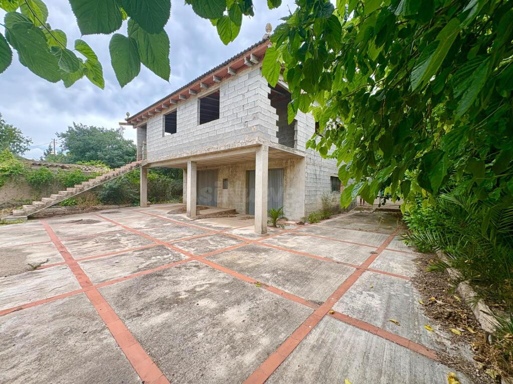 Finca con casa para terminar y nave en Jesús - foto 6