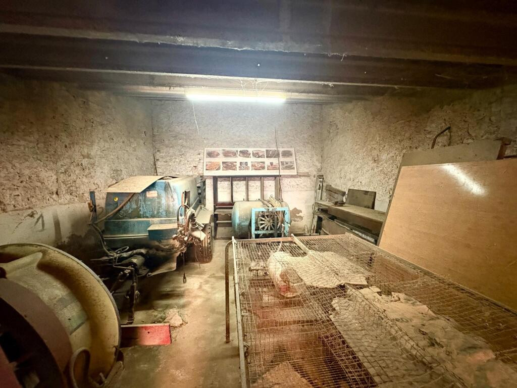 Almacén con patio en el centro del pueblo - foto 14