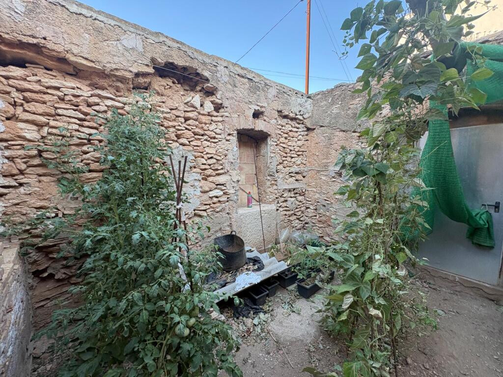 Almacén con patio en el centro del pueblo - foto 18