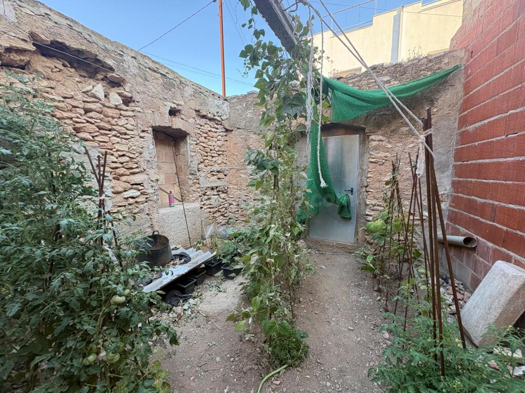 Almacén con patio en el centro del pueblo - foto 19
