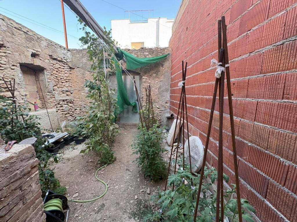 Almacén con patio en el centro del pueblo - foto 20