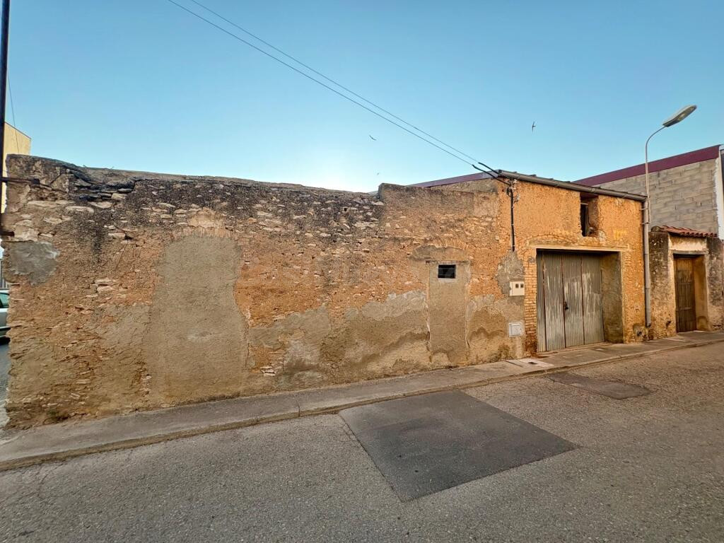 Almacén con patio en el centro del pueblo - foto 3