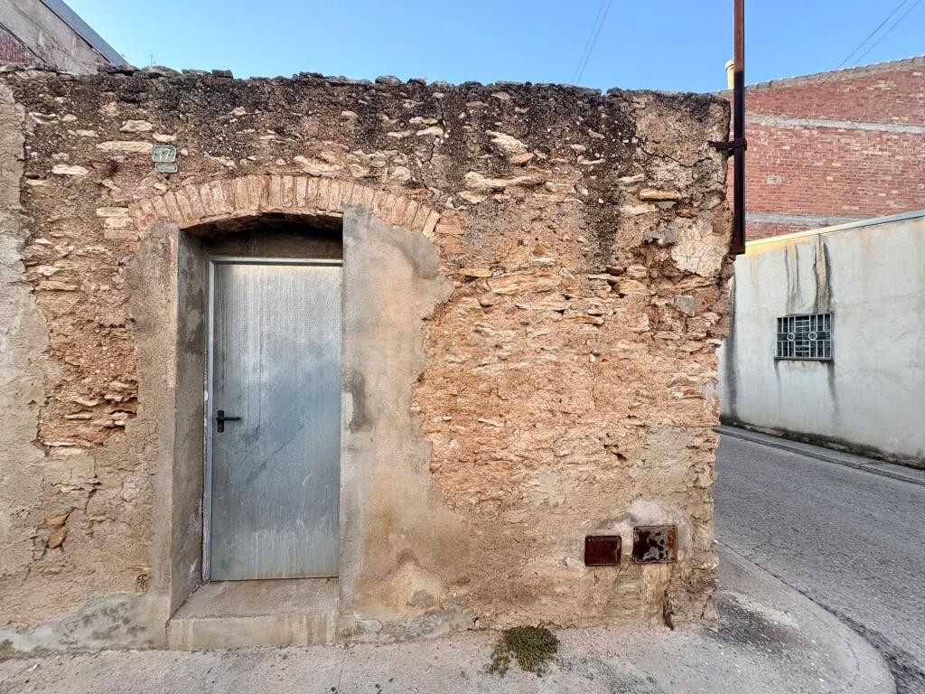 Almacén con patio en el centro del pueblo - foto 4