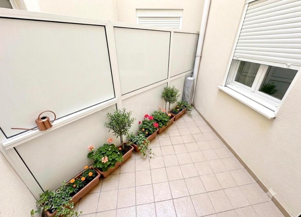 Piso en bajos para entrar a vivir en l'Ampolla a 5 minutos d - foto 2