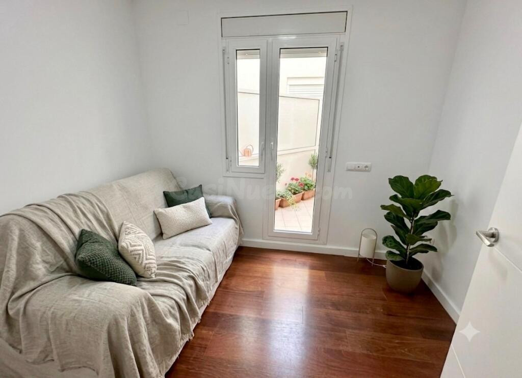 Piso en bajos para entrar a vivir en l'Ampolla a 5 minutos d - foto 3
