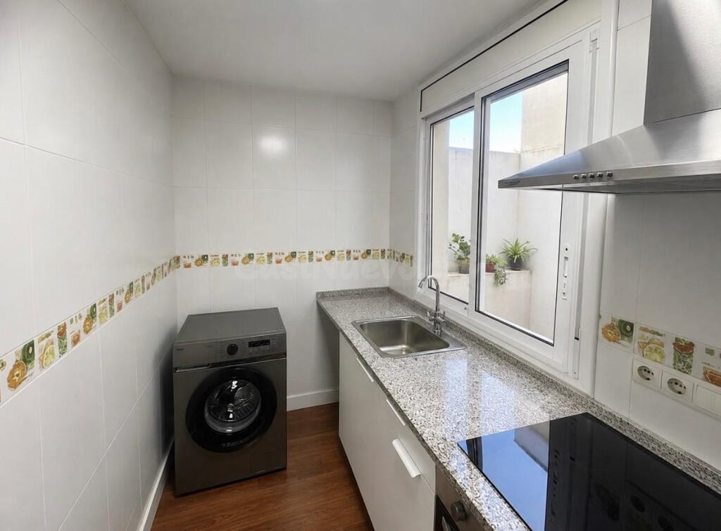 Piso en bajos para entrar a vivir en l'Ampolla a 5 minutos d - foto 8