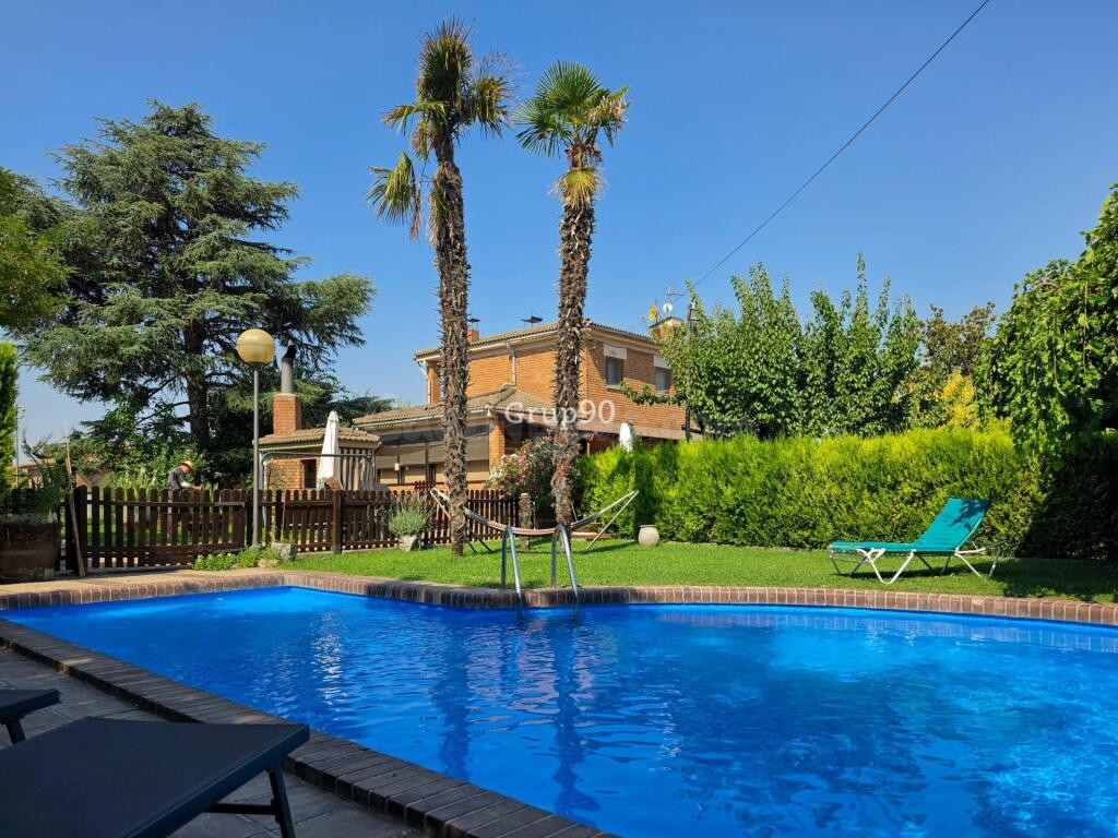 ? EXCLUSIVO CHALET INDEPENDIENTE CON PISCINA Y AMPLIA PARCELA EN LA HORTA DE LLEIDA