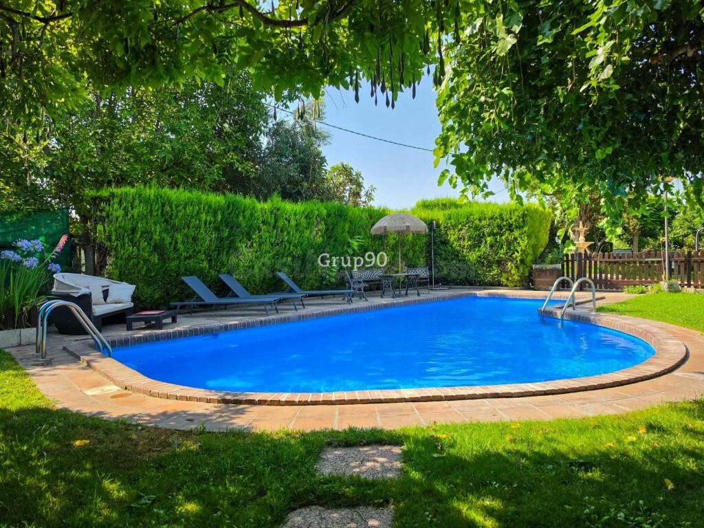 ? EXCLUSIVO CHALET INDEPENDIENTE CON PISCINA Y AMPLIA PARCEL - foto 2