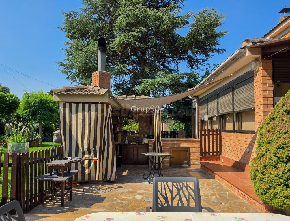 ? EXCLUSIVO CHALET INDEPENDIENTE CON PISCINA Y AMPLIA PARCEL - foto 13