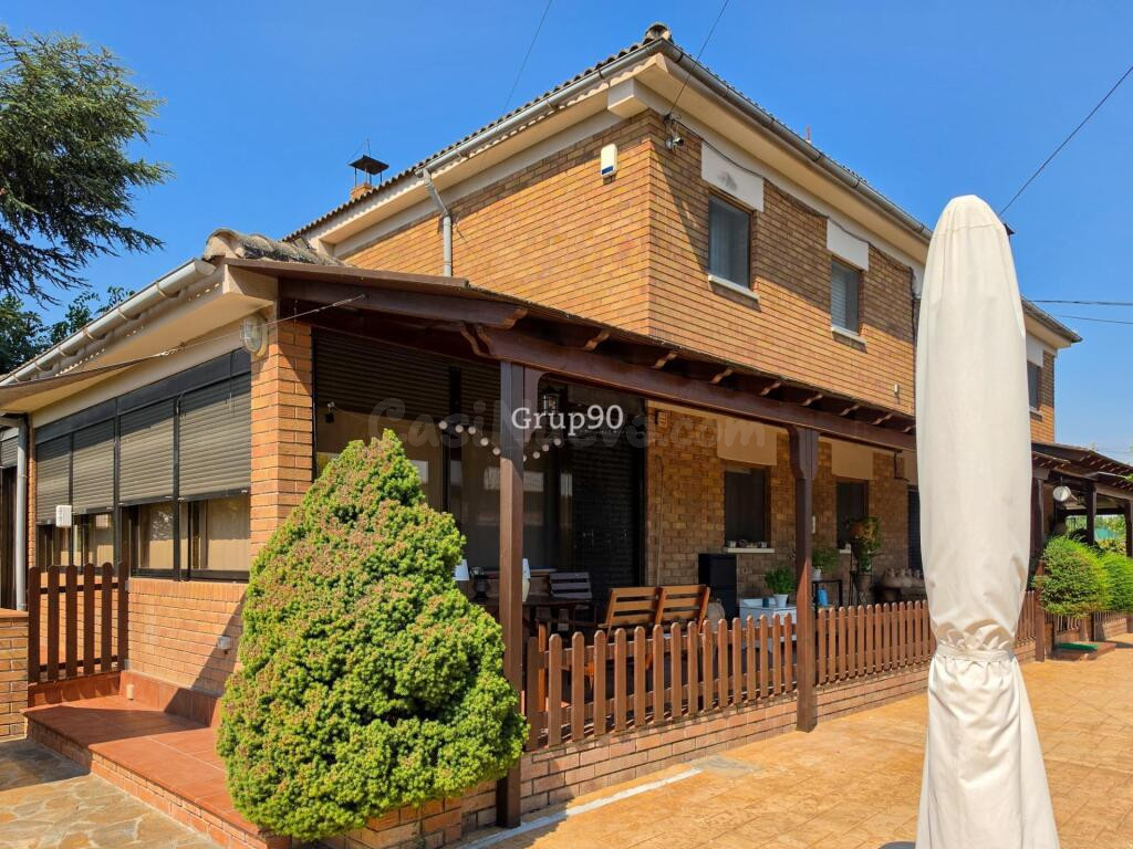 ? EXCLUSIVO CHALET INDEPENDIENTE CON PISCINA Y AMPLIA PARCEL - foto 14