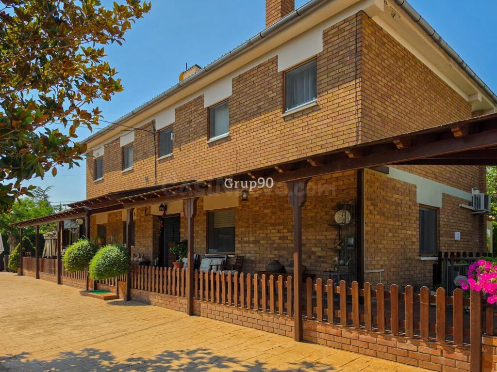 ? EXCLUSIVO CHALET INDEPENDIENTE CON PISCINA Y AMPLIA PARCEL - foto 16