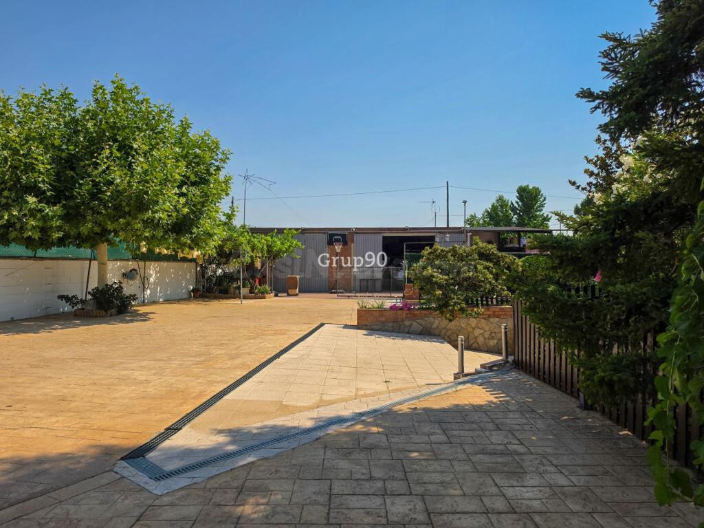 ? EXCLUSIVO CHALET INDEPENDIENTE CON PISCINA Y AMPLIA PARCEL - foto 22