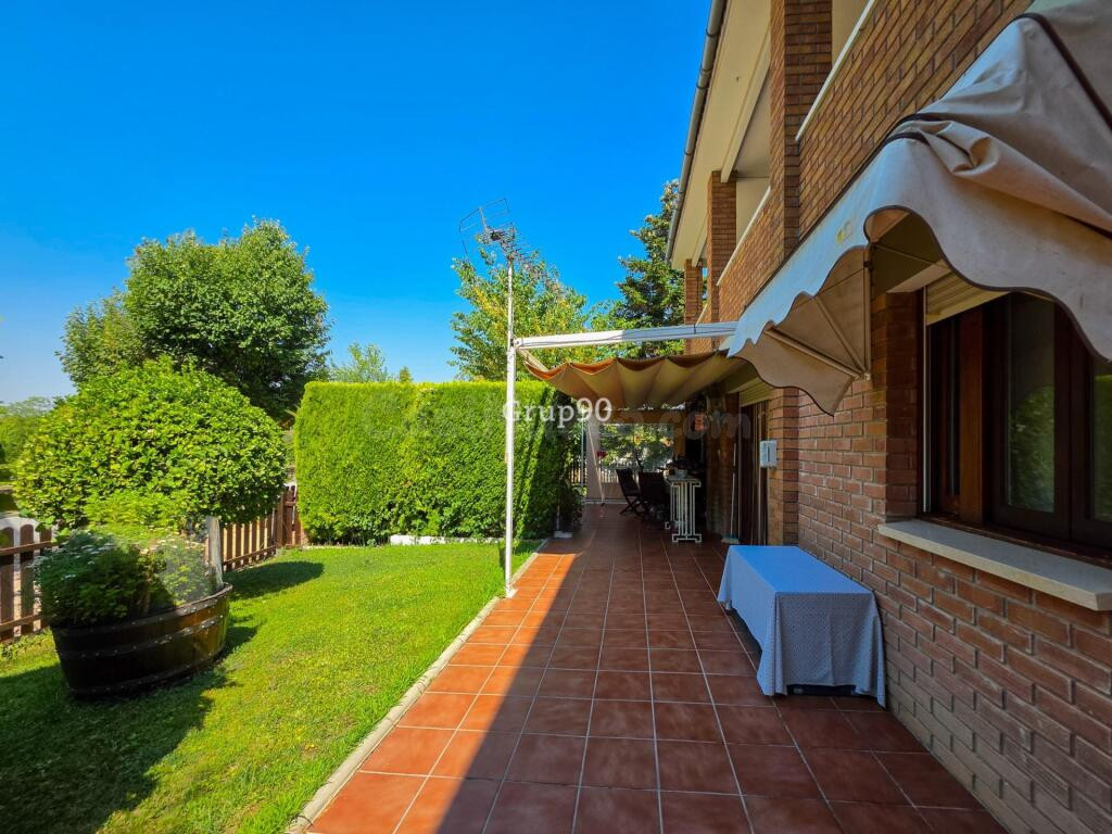 ? EXCLUSIVO CHALET INDEPENDIENTE CON PISCINA Y AMPLIA PARCEL - foto 23