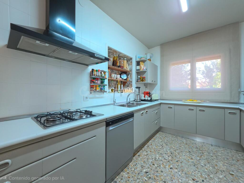 ? EXCLUSIVO CHALET INDEPENDIENTE CON PISCINA Y AMPLIA PARCEL - foto 31