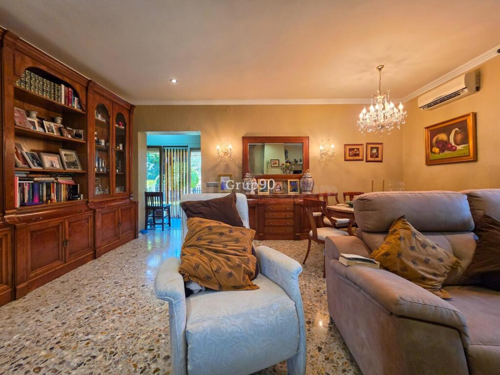 ? EXCLUSIVO CHALET INDEPENDIENTE CON PISCINA Y AMPLIA PARCEL - foto 34
