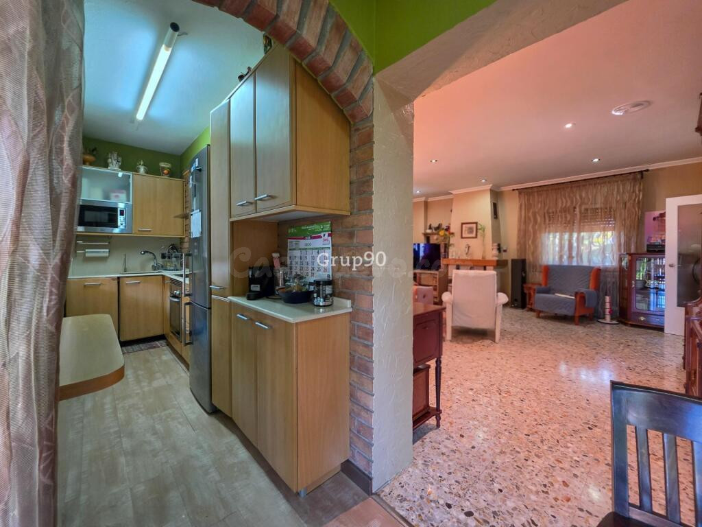 ? EXCLUSIVO CHALET INDEPENDIENTE CON PISCINA Y AMPLIA PARCEL - foto 37