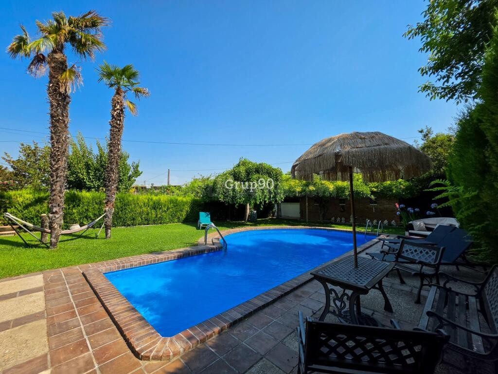 ? EXCLUSIVO CHALET INDEPENDIENTE CON PISCINA Y AMPLIA PARCEL - foto 5