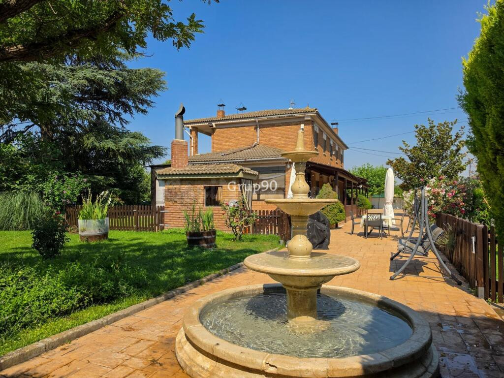 ? EXCLUSIVO CHALET INDEPENDIENTE CON PISCINA Y AMPLIA PARCEL - foto 7