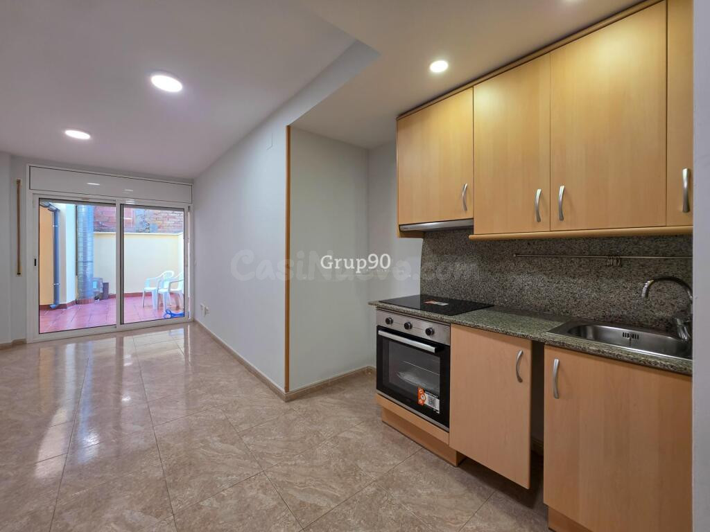 ¡REFORMADO Y LISTO PARA ENTRAR A VIVIR! Acogedor apartamento - foto 2