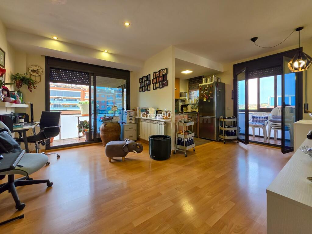 APARTAMENTO ESQUINERO DE 2 habitaciones TOTALMENTE EXTERIOR