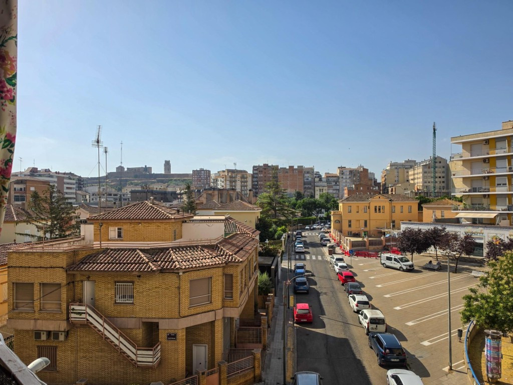 Piso exterior muy luminoso de 3 habitaciones con vistas a la Seu Vella en Plaça Amics de Lleida