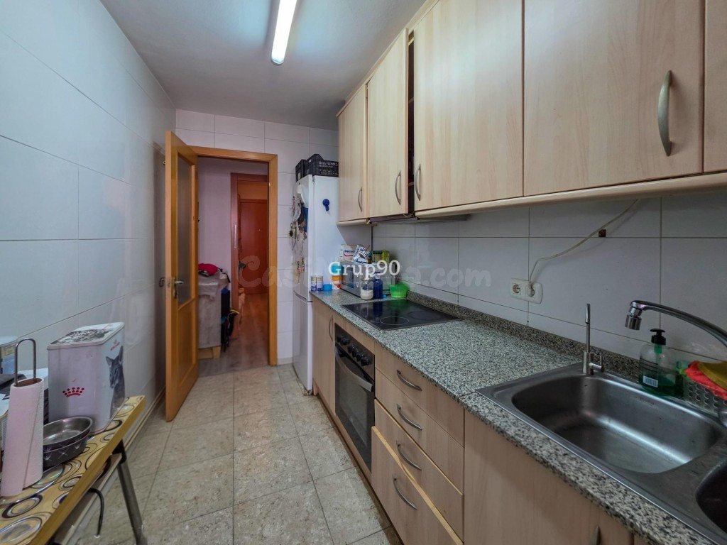 ¡Oportunidad en Calle Vallcalent: Espacio, tranquilidad y ub - foto 3
