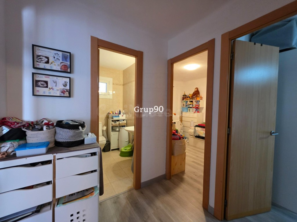¡Oportunidad en Calle Vallcalent: Espacio, tranquilidad y ub - foto 35