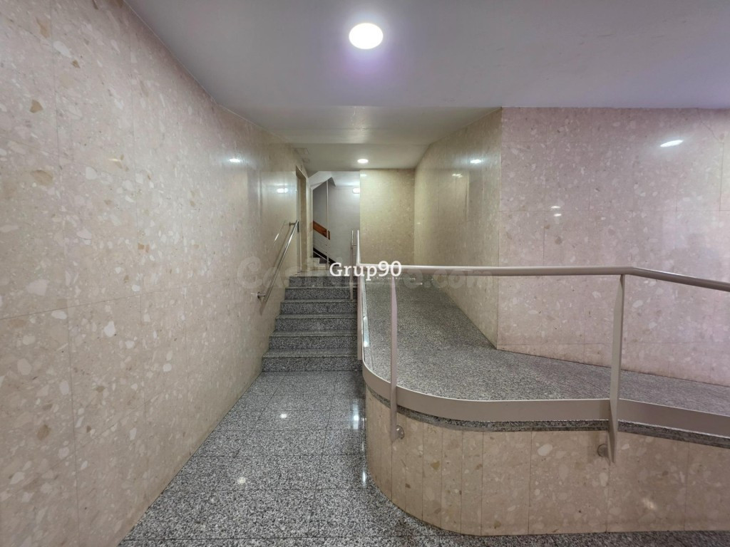 ¡Oportunidad en Calle Vallcalent: Espacio, tranquilidad y ub - foto 41