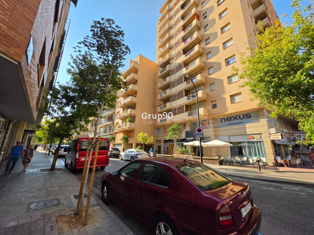 ¡Oportunidad en Calle Vallcalent: Espacio, tranquilidad y ub - foto 46