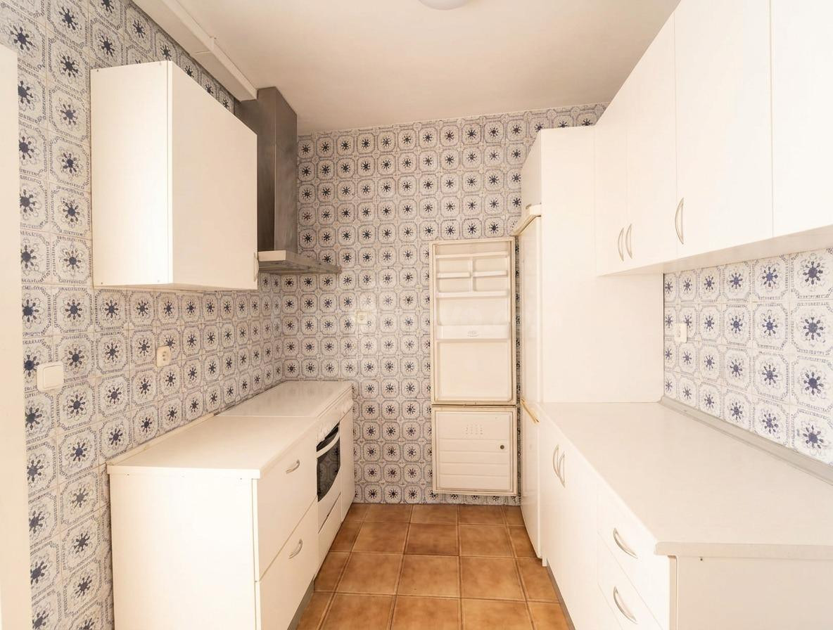 Amplio Piso en Venta en el Centro de Salobreña – Ideal para  - foto 4