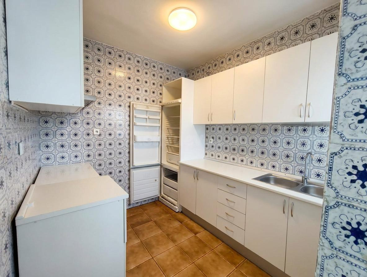 Amplio Piso en Venta en el Centro de Salobreña – Ideal para  - foto 5